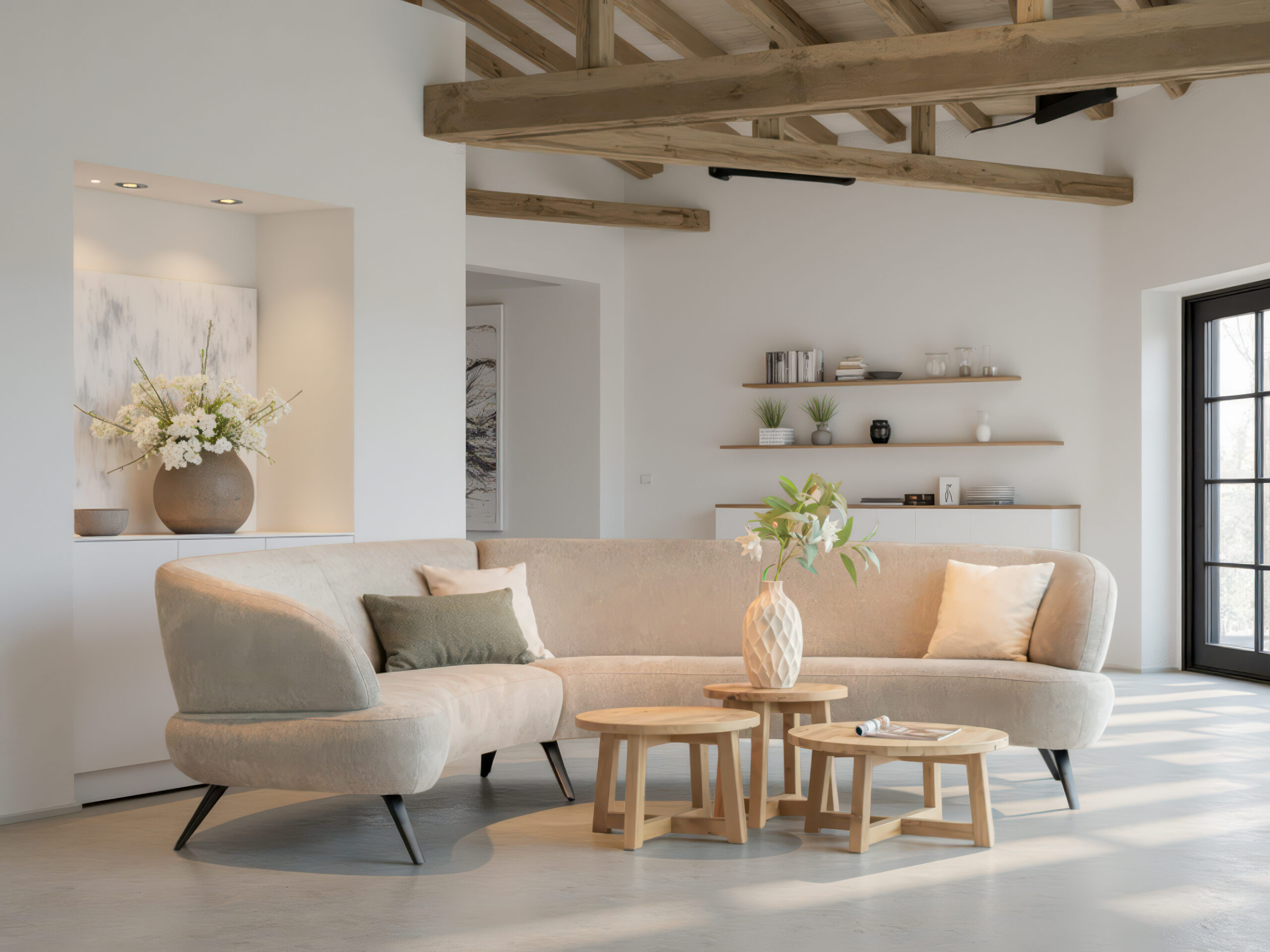 Moderne gebogen bank geschikt voor een open interieur