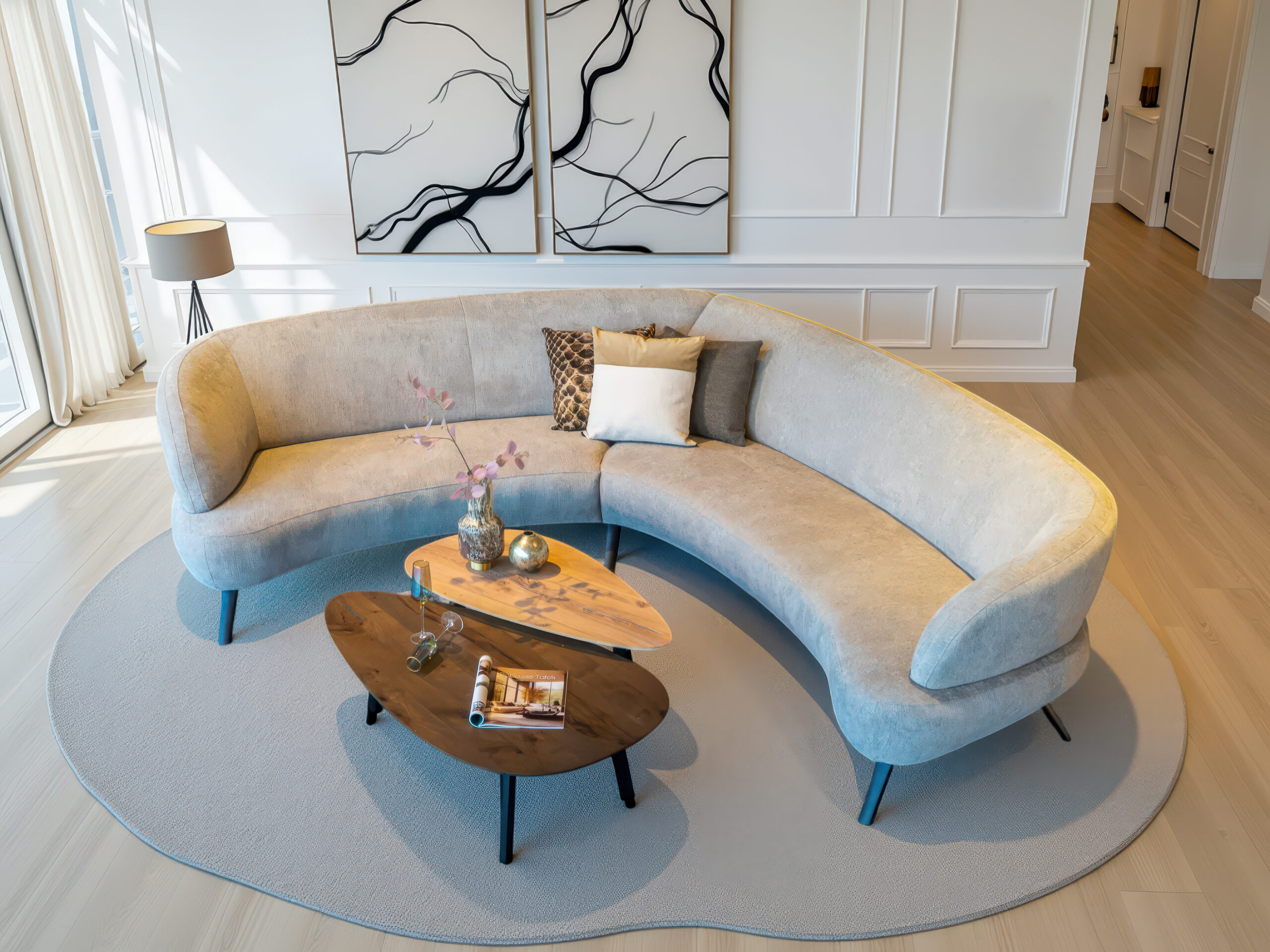 Elegante ronde bank met een vloeiende boogvorm