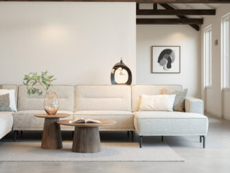 Statement bank met symmetrisch ontwerp en stevige constructie