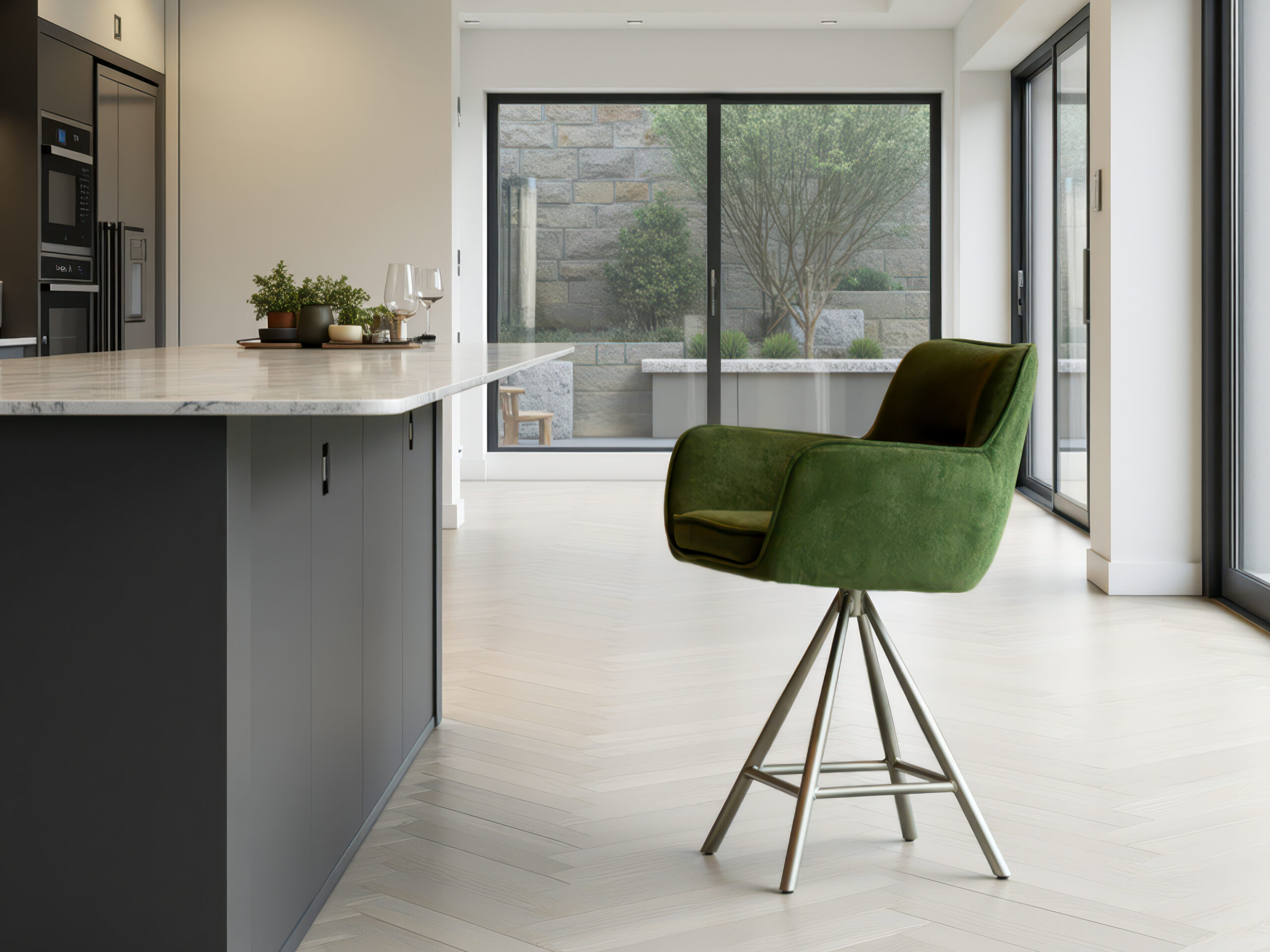 Eigentijdse barkruk met draaibare zitting en rechte rug