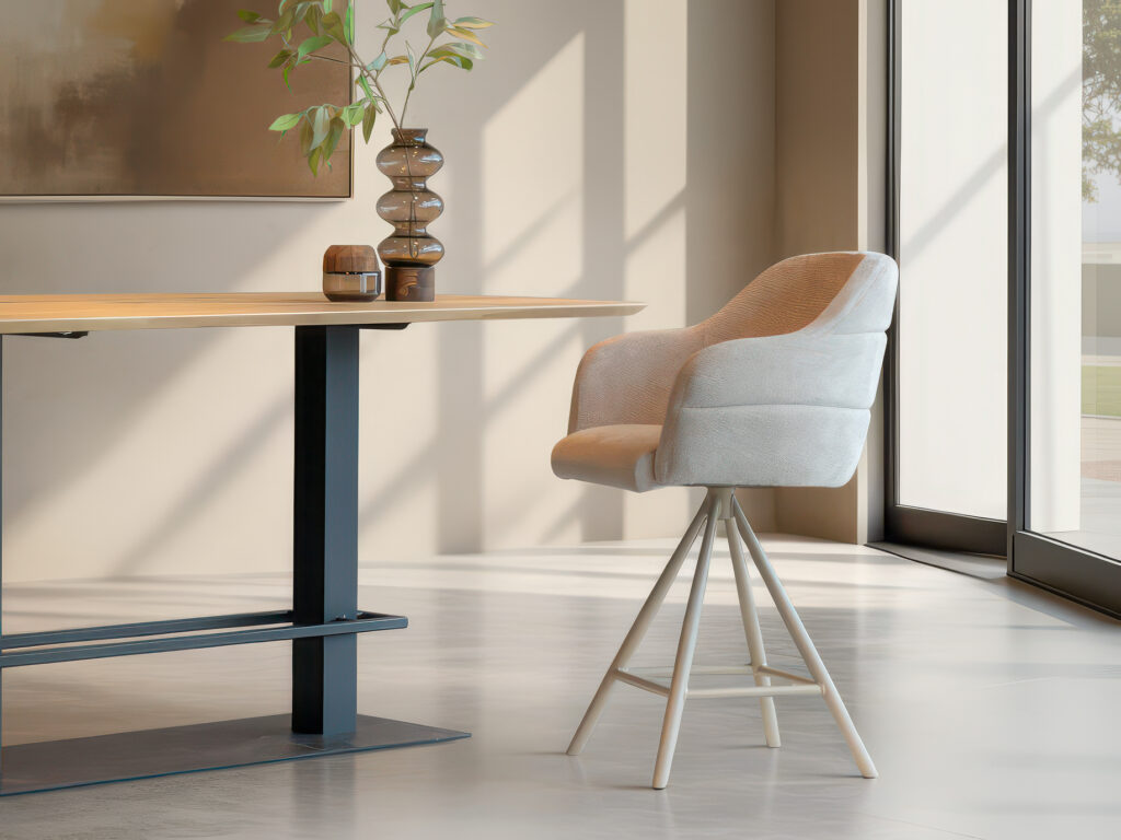 Moderne barkruk in crème met zand kleurig frame