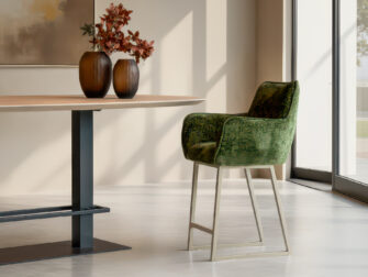 Barkruk met elegante afwerking en moderne poten