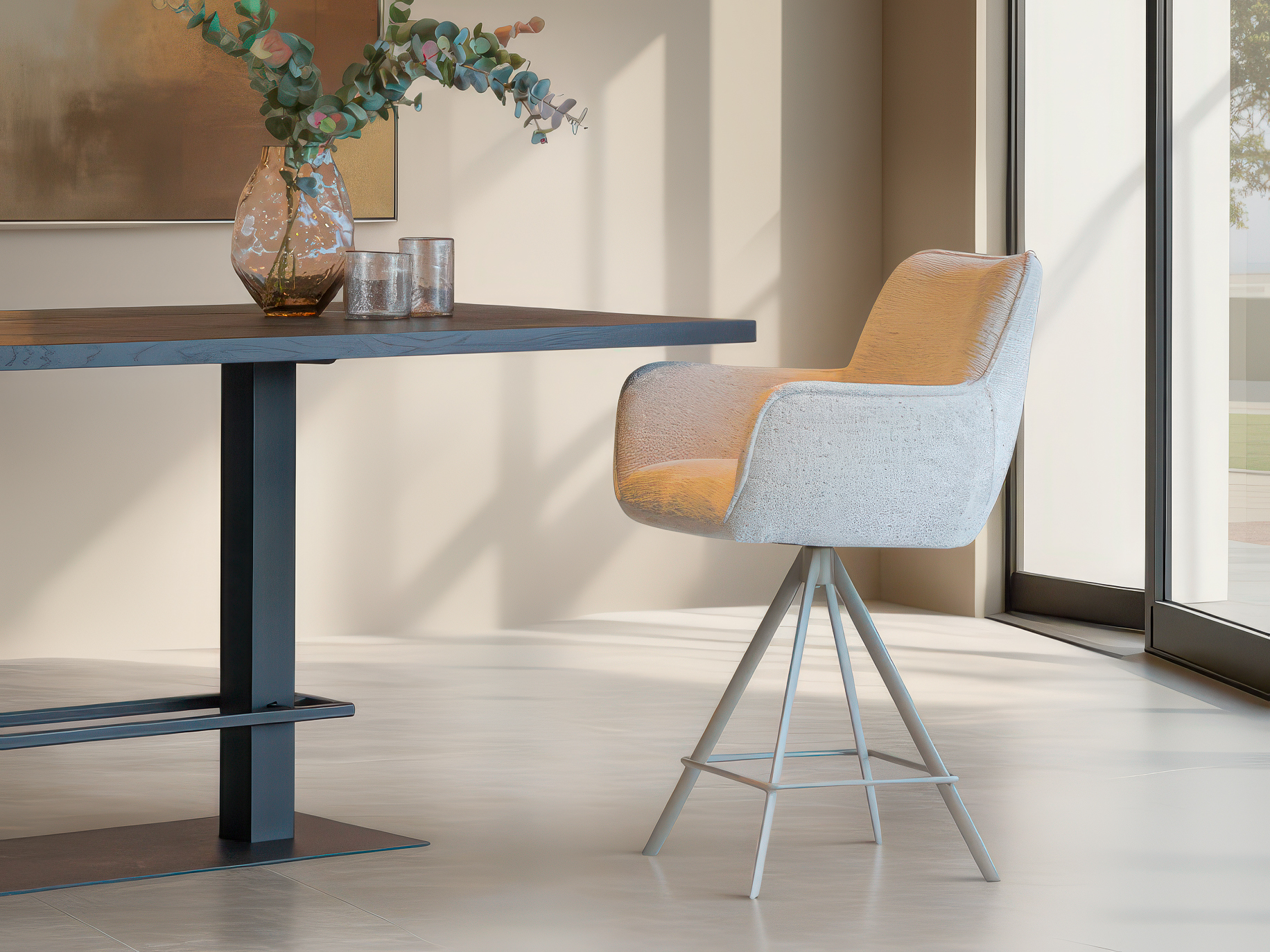 Tijdloze barkruk met sierlijke lijnen en stevige constructie