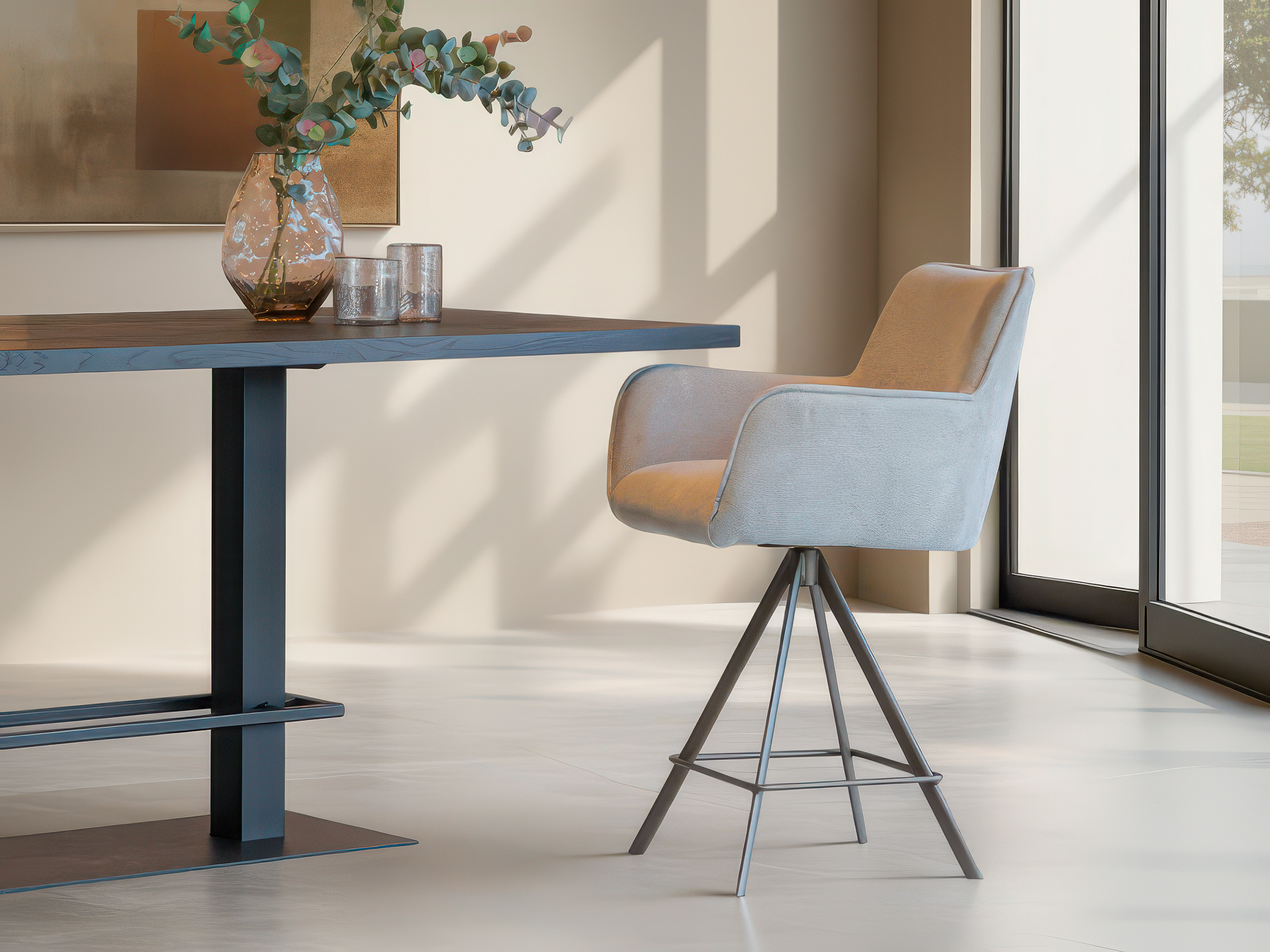 Barkruk met eigentijdse vormen en een ergonomische zitting