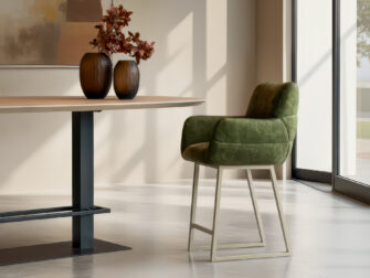 Barkruk met elegant onderstel en comfortabele zitting