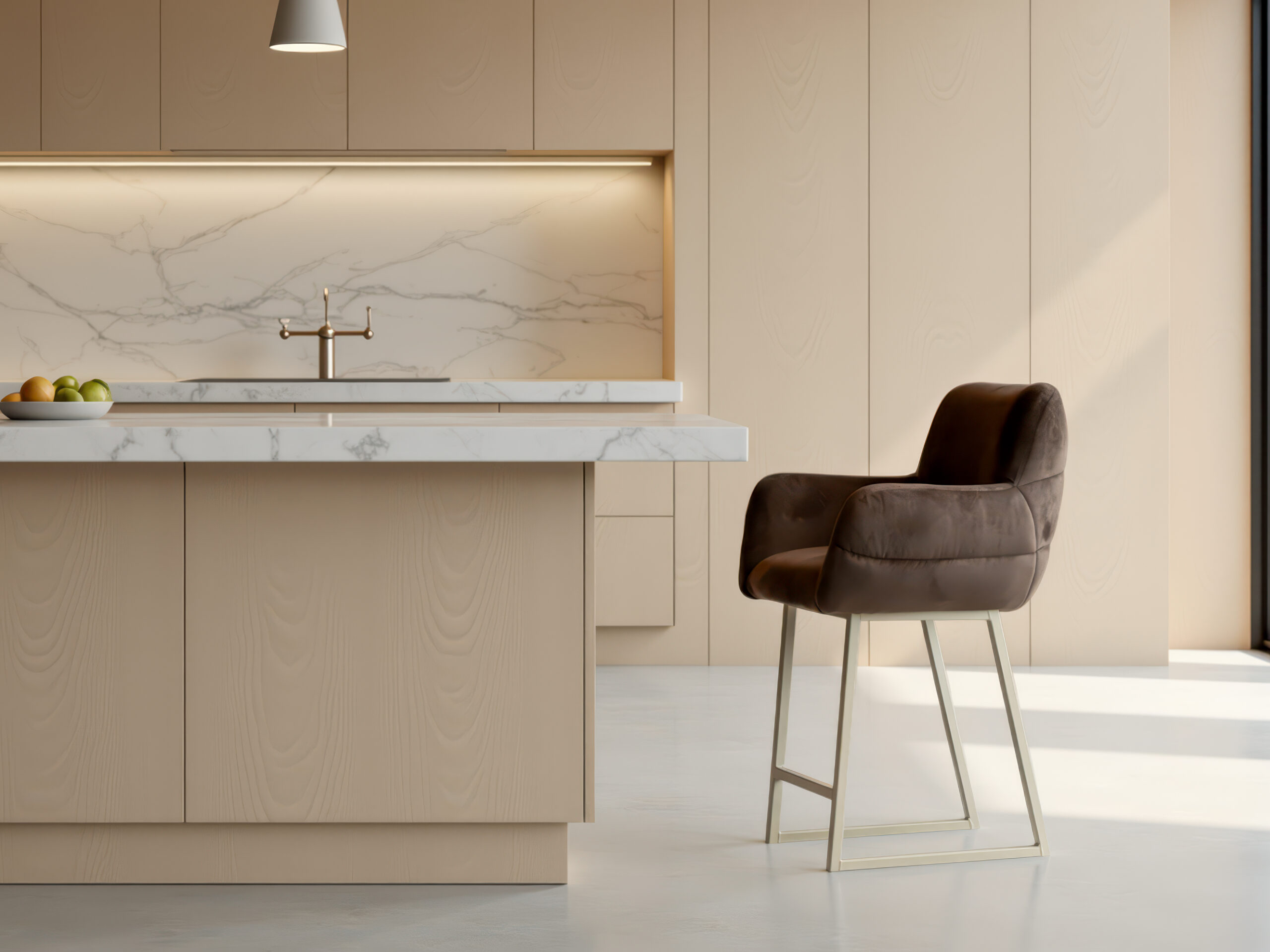 Comfortabel model barkruk met armleuningen en hoge rug