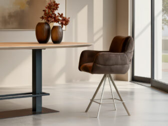 Luxe barkruk met ergonomisch gevormde rugleuning