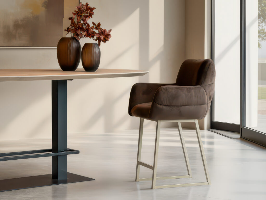 Minimalistische barkruk met moderne uitstraling