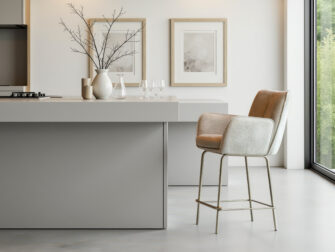 Barkruk met vast onderstel en ondersteunende rug