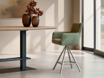 Barkruk met luxe uitstraling en stevige armsteunen