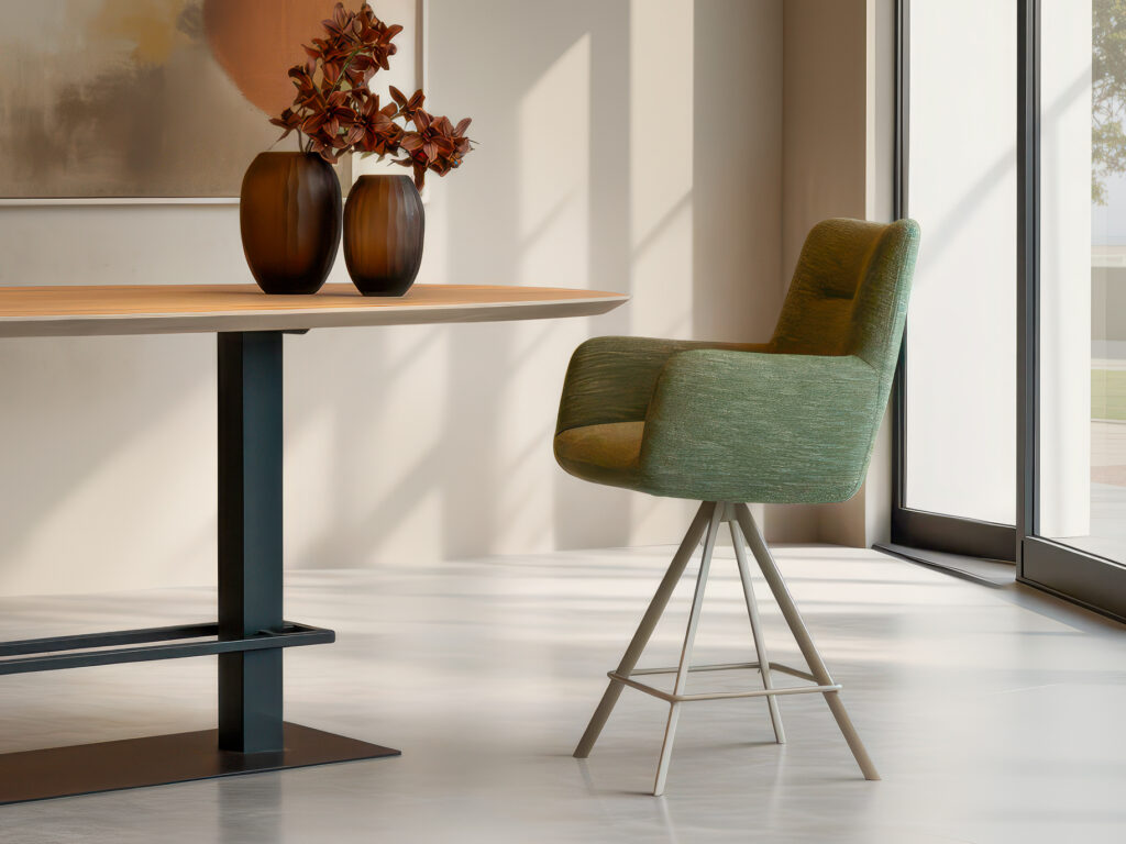 Luxe barkruk met draaibaar onderstel en moderne afwerking