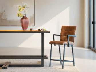 Barkruk Vertou - antigo leer brown - capiton - met arm