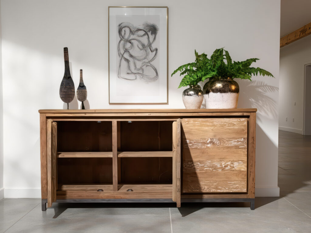 Neutraal meubel dat moeiteloos blendt in een bohemien setting