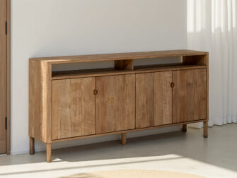 Houten dressoir met open bovenplank en royale opbergruimte