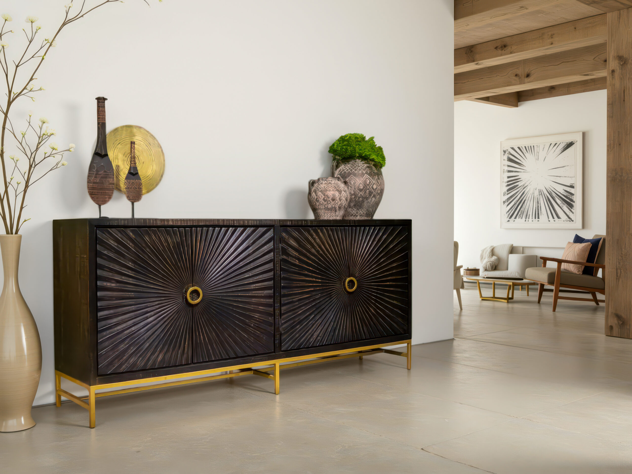 Design dressoir met zwarte frontpanelen en gouden details