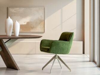 Luxe kuipstoel voor stijlvol dineren aan een ronde tafel