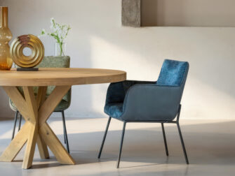 Eetkamerstoel Bavaro - achterkant bull eco leder darkblue - voorkant fusion indigo Mix van moderne stoffen eetkamerstoelen in contrasterende kleuren