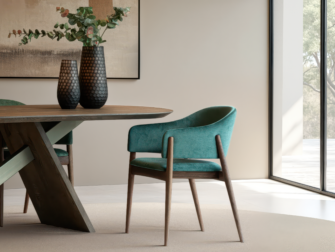 Eetkamerstoel Emilly - Eppic select amon forest - walnut Eetkamerstoel met elegant houten frame en turquoise bekleding