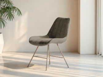 Designstoel met comfortabele zitting en strakke lijnen