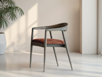 Multifunctionele eetkamerstoel voor modern interieur met koperkleurige zitting