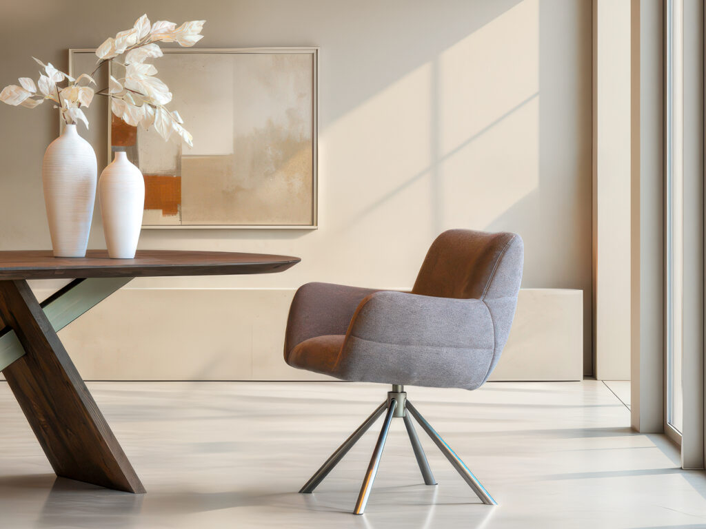 Eetkamerstoel met royale zitting en zachte stoffering