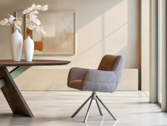 Eetkamerstoel met royale zitting en zachte stoffering