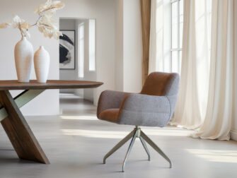 Velvet kuipstoel in bruintinten met draaibare, moderne voetstructuur