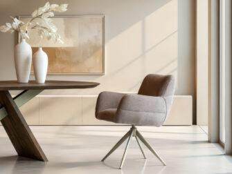 Luxe eetstoel met volle vormgeving en draaibaar onderstel