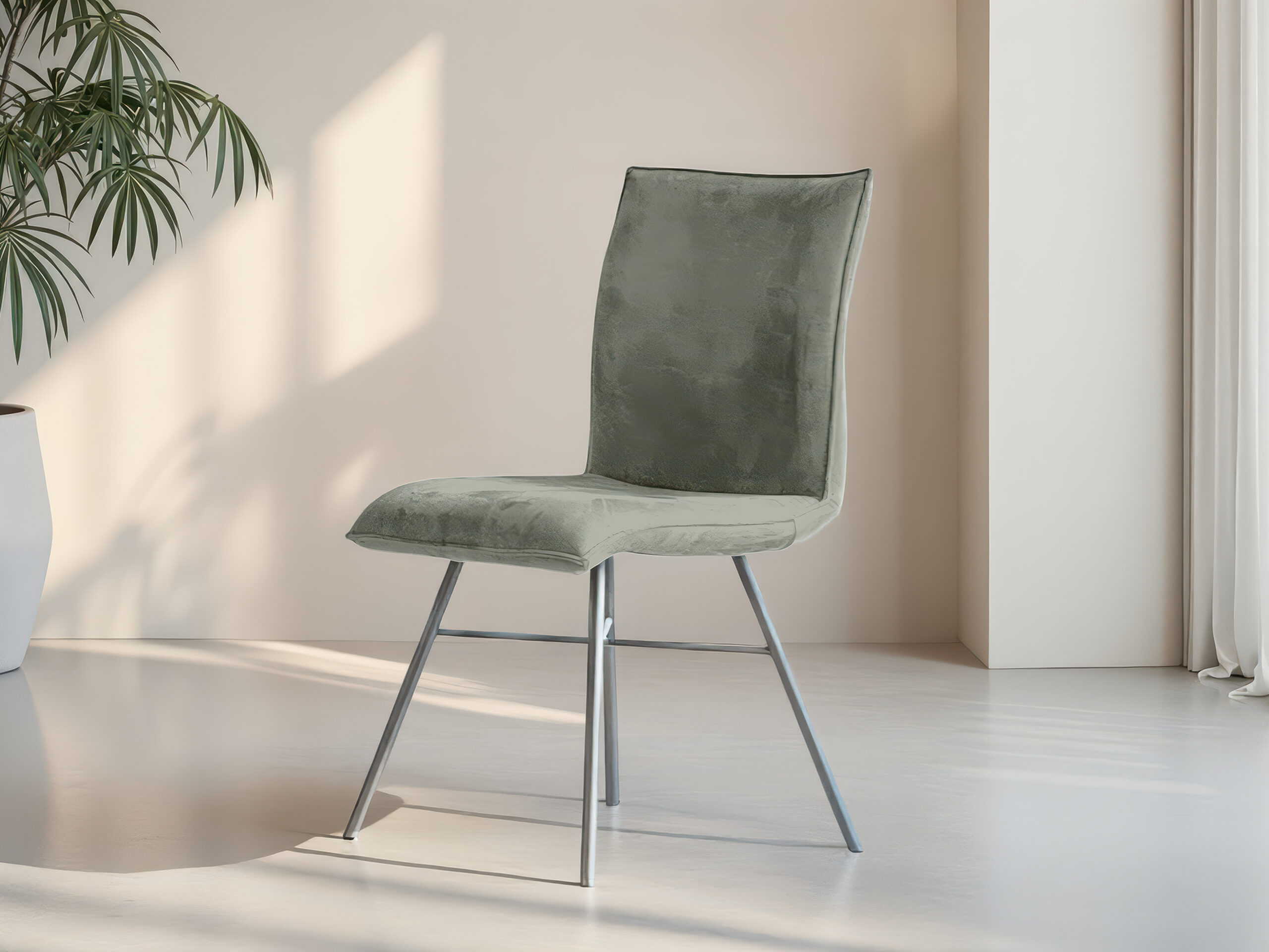 Lichtgroene eetkamerstoel met zwart kruisframe en zachte suède bekleding