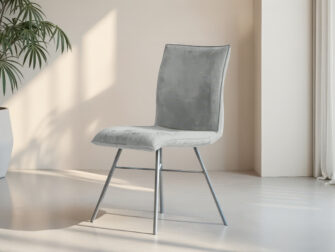 Tijdloze stoel met comfortabele rugleuning en zwarte metalen basis