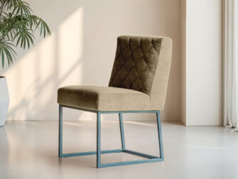 Moderne stoel met stevige poten en stijlvolle afwerking