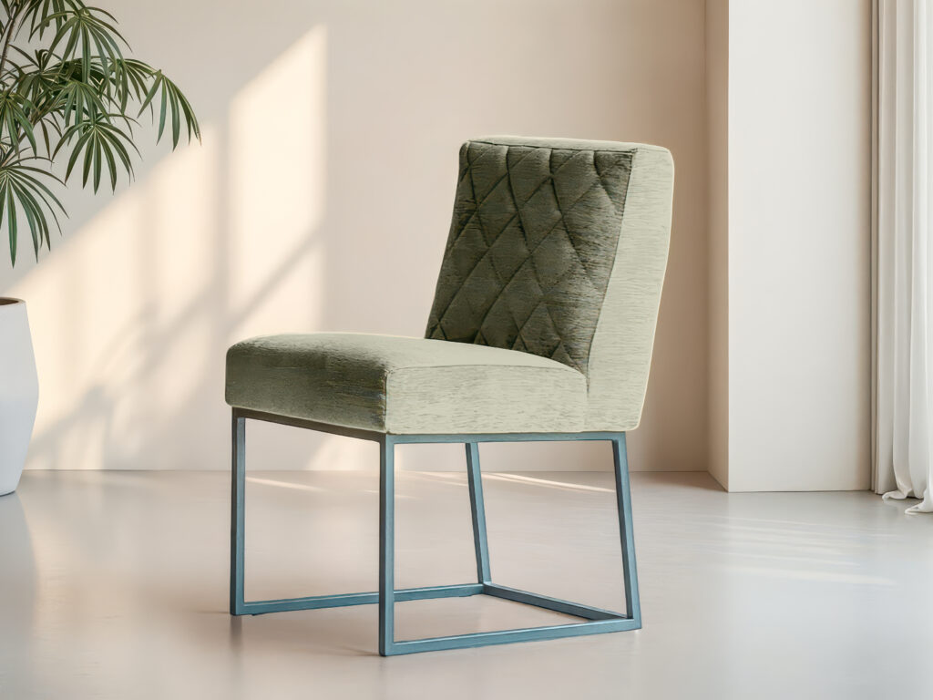 Eetkamerstoel met eigentijdse vorm en rechte rug