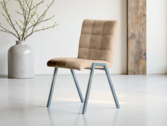 Eetkamerstoel Vertou - adore beige - square - zonder arm Beige stoel met zachte zitting en modern design