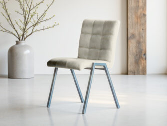 Eetkamerstoel Vertou - adore ecru - square - zonder arm Zandkleurige moderne stoel met stevige bekleding