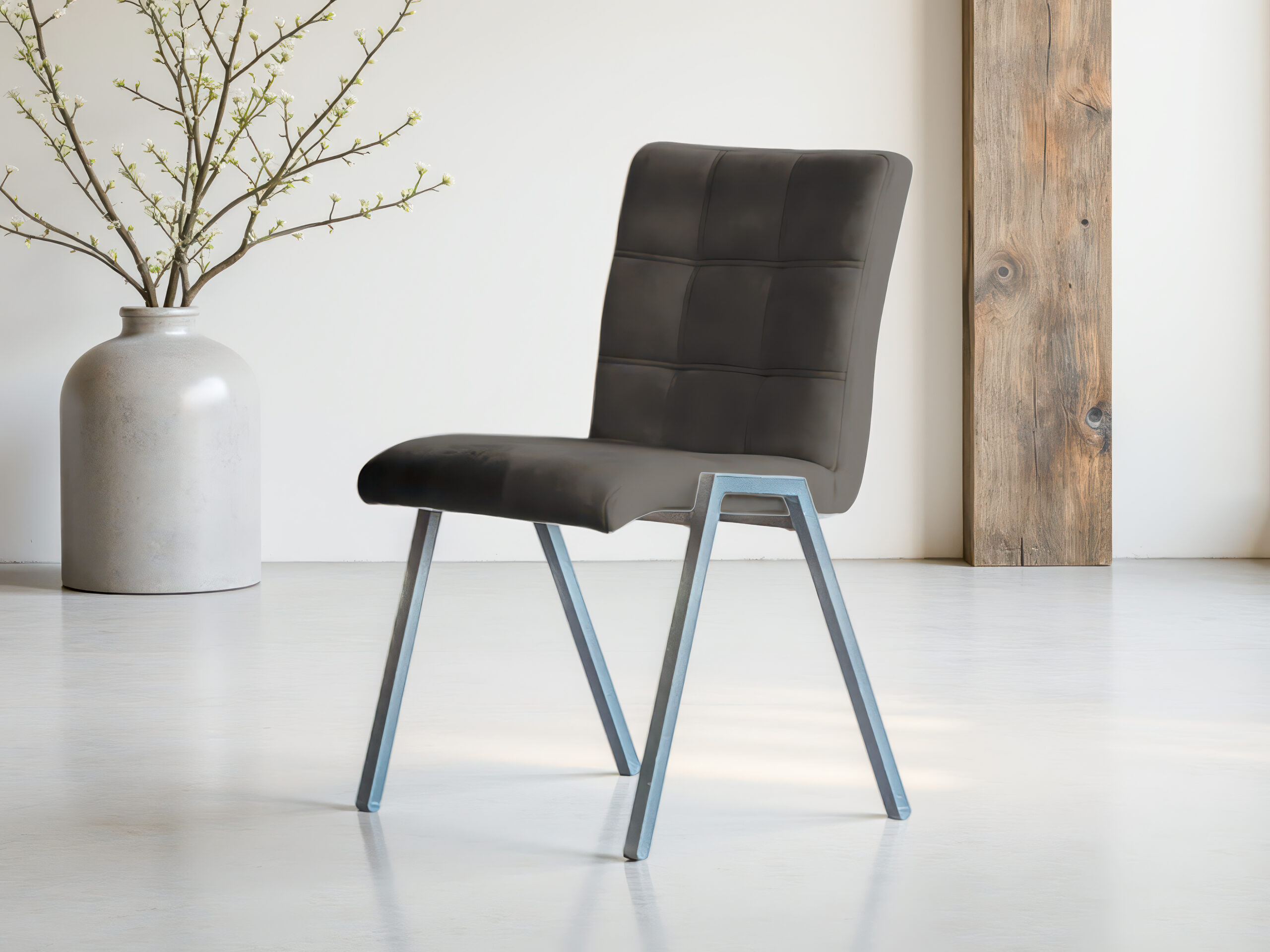 Donkergroene eetkamerstoel met strak design