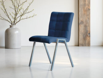 Eetkamerstoel Vertou - adore indigo - square - zonder arm Navy blauwe stoel met comfortabele rugleuning