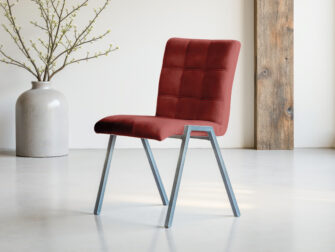 Eetkamerstoel Vertou - adore winered - square - zonder arm Rode eetkamerstoel in retro stijl met metalen frame