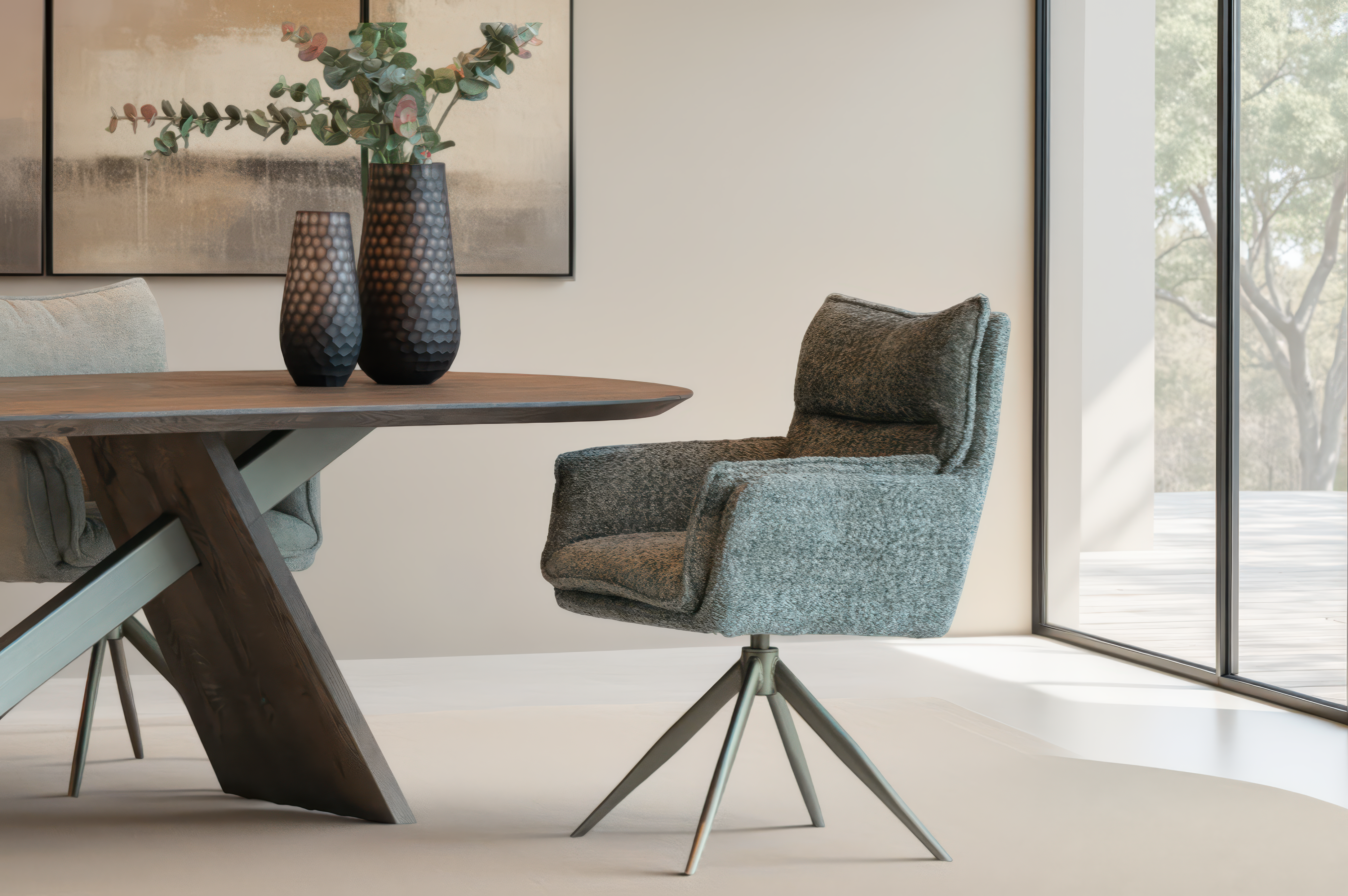 Design eetkamerstoel met zachte belijning en armleuningen