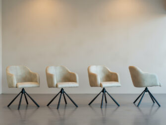 Eetkamerstoelen Fordham - Eppic select - land beige - onderstel c - metaalkleur zwart