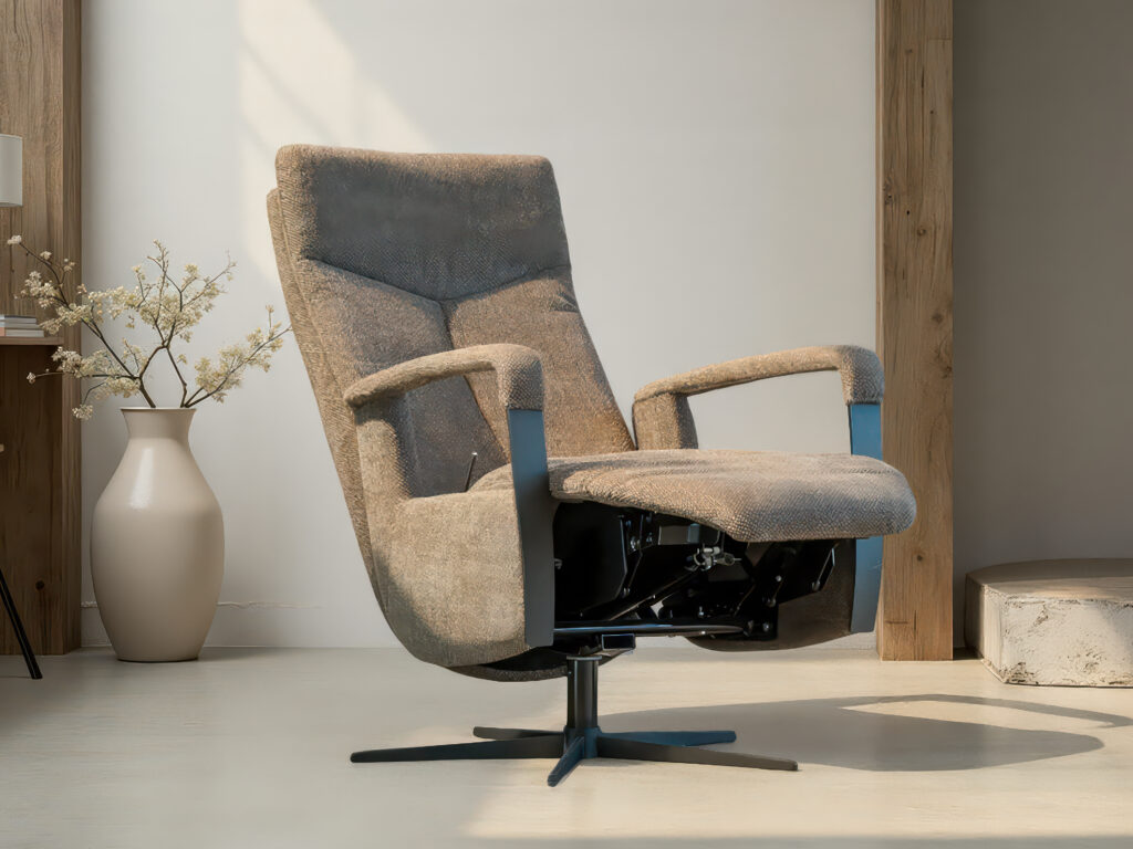 relaxfauteuil met luxe uitstraling, metalen draaivoet en comfortabele zit