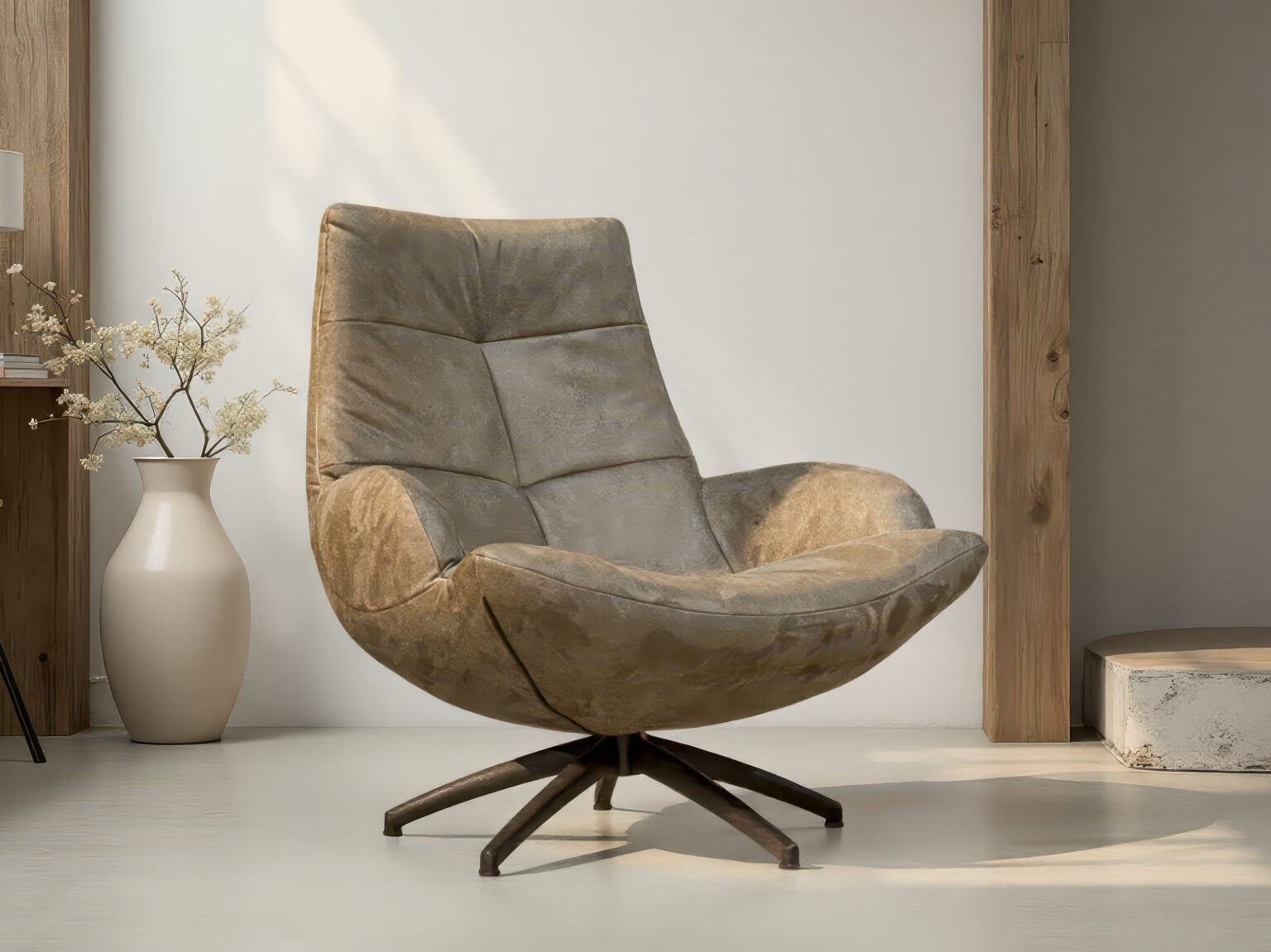 Taupekleurige draaifauteuil met zachte rondingen