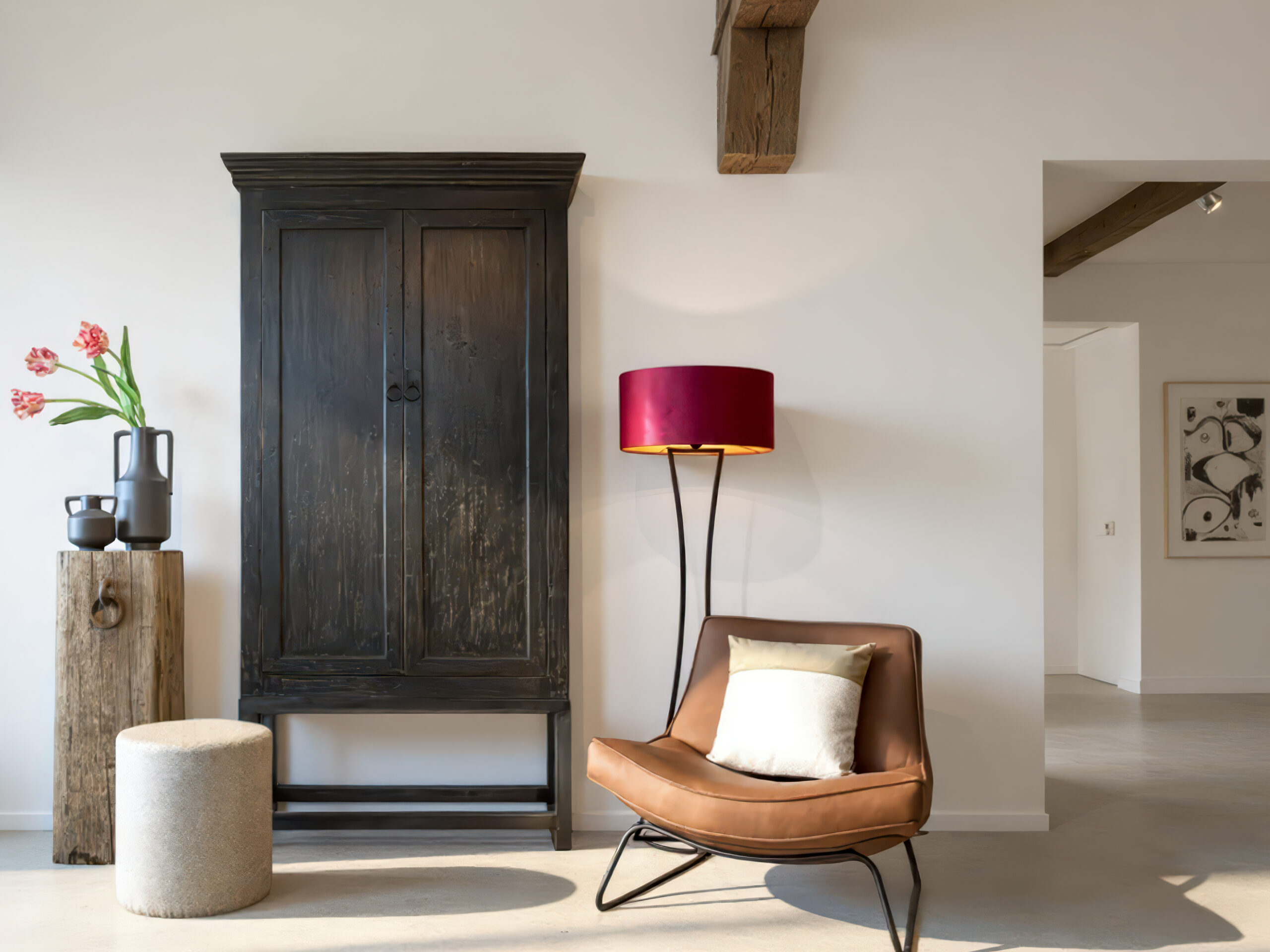 Kast met landelijke uitstraling en massief houten deuren