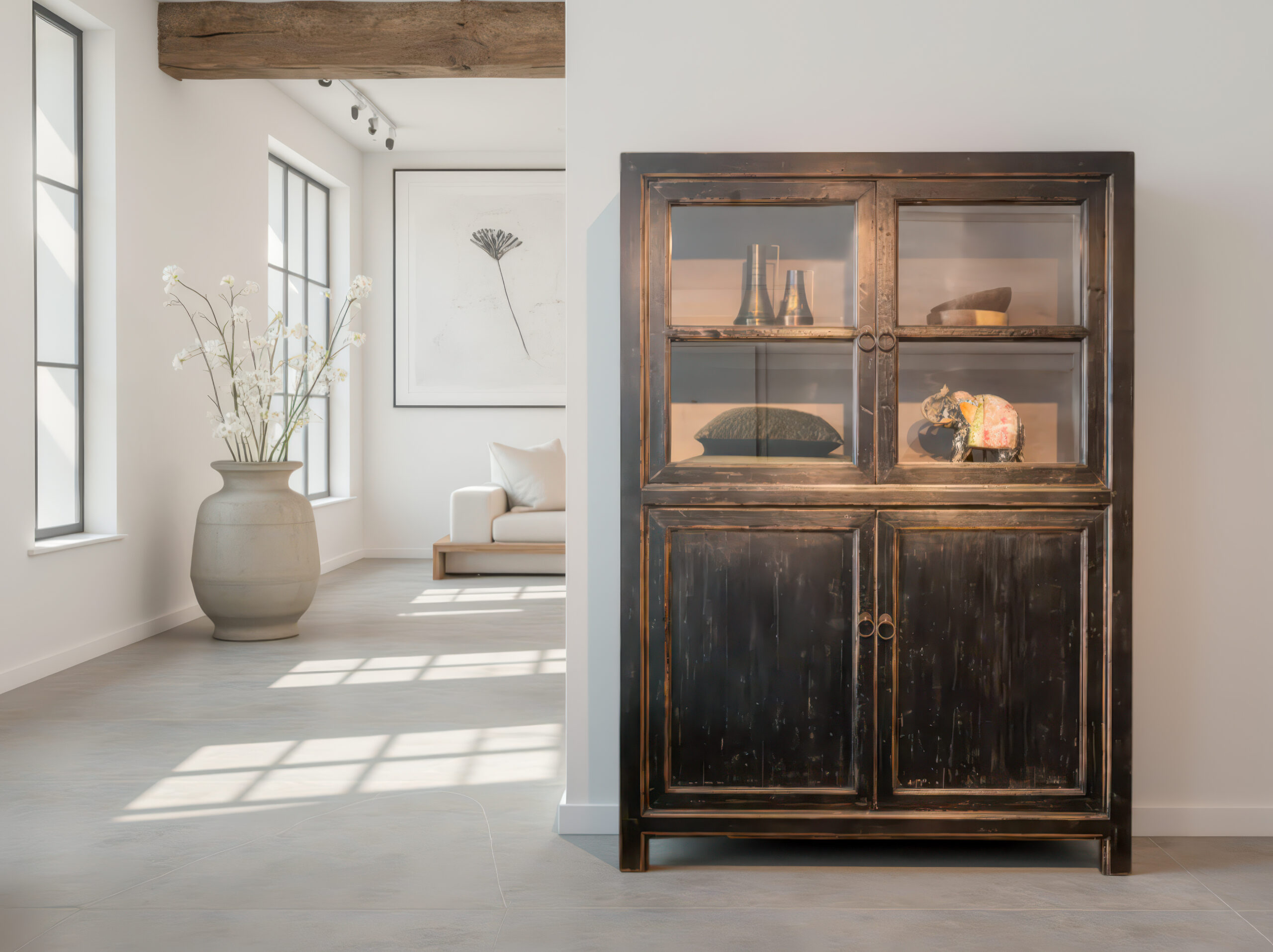 vitrinekast met een robuuste uitstraling en authentieke accenten