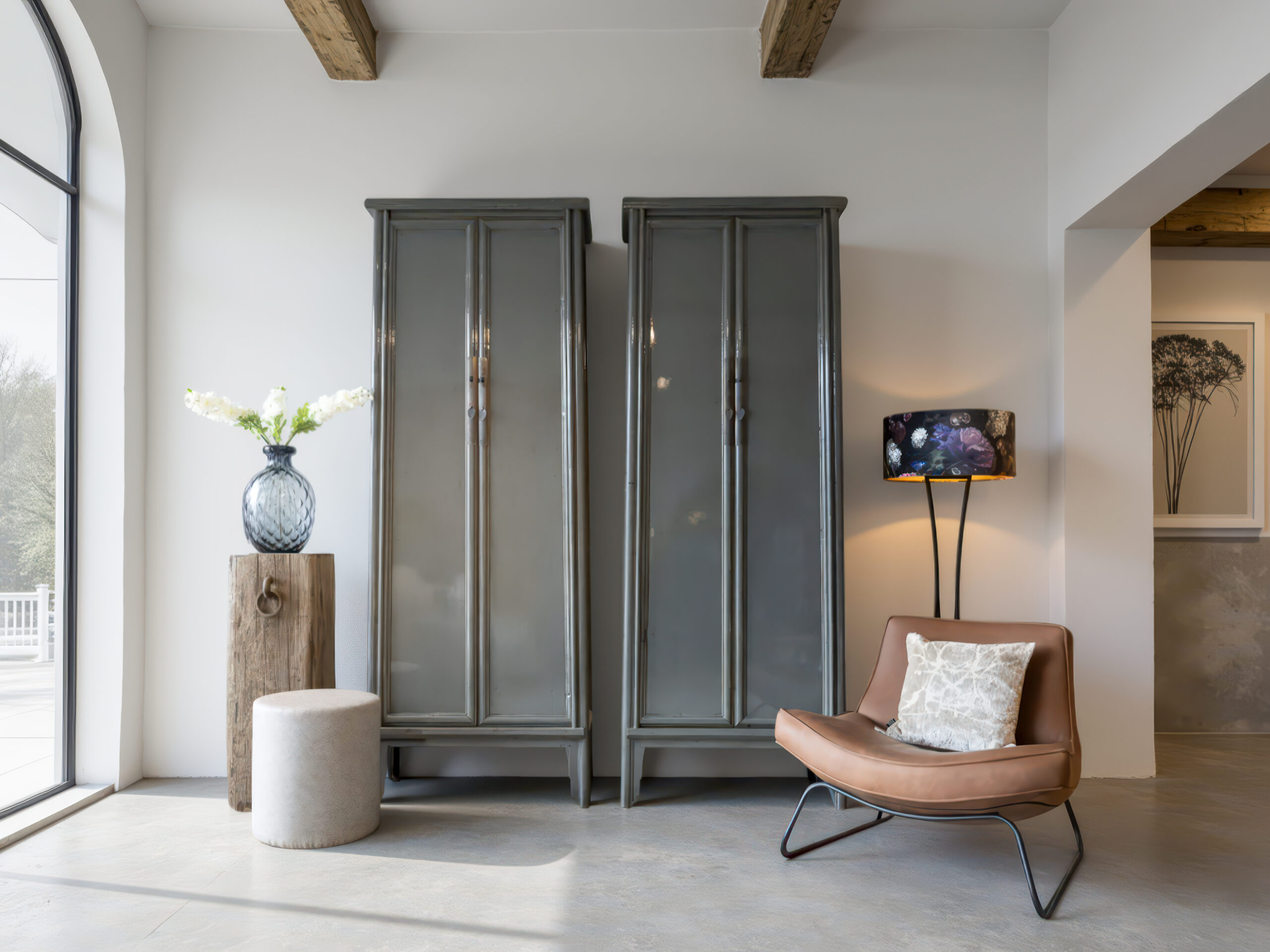 Decoratieve hoge opbergkasten in klassieke Chinese stijl met een hoogglanzende laklaag