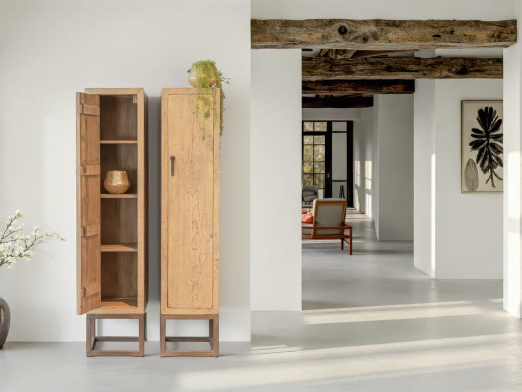 Houten lockerkast in naturel met Chinese handgrepen