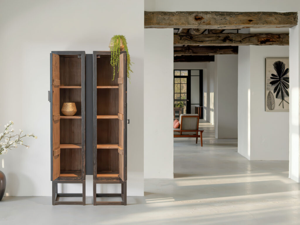 Houten slanke locker kast met enkele deuren