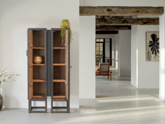 Houten slanke locker kast met enkele deuren