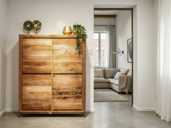 robuuste kast met een ambachtelijke look, perfect voor een rustige inrichting