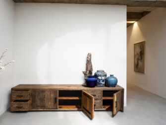 Meubel met een geleefde uitstraling, ideaal voor een landelijke of bohemian stijl