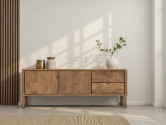 Tv-meubel van gerecycled hout met lades en open vak